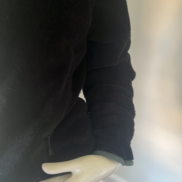 Black with grey trim women’s Patagonia zipper fleece size M - Picture 8 of 9